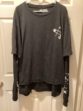 Hot Topic Black Graphic Logo Tee